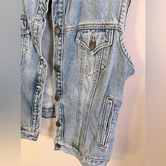Levi Strauss, Denim vest, Misses Size L (12/14) -fits as women’s small - Picture 2 of 4